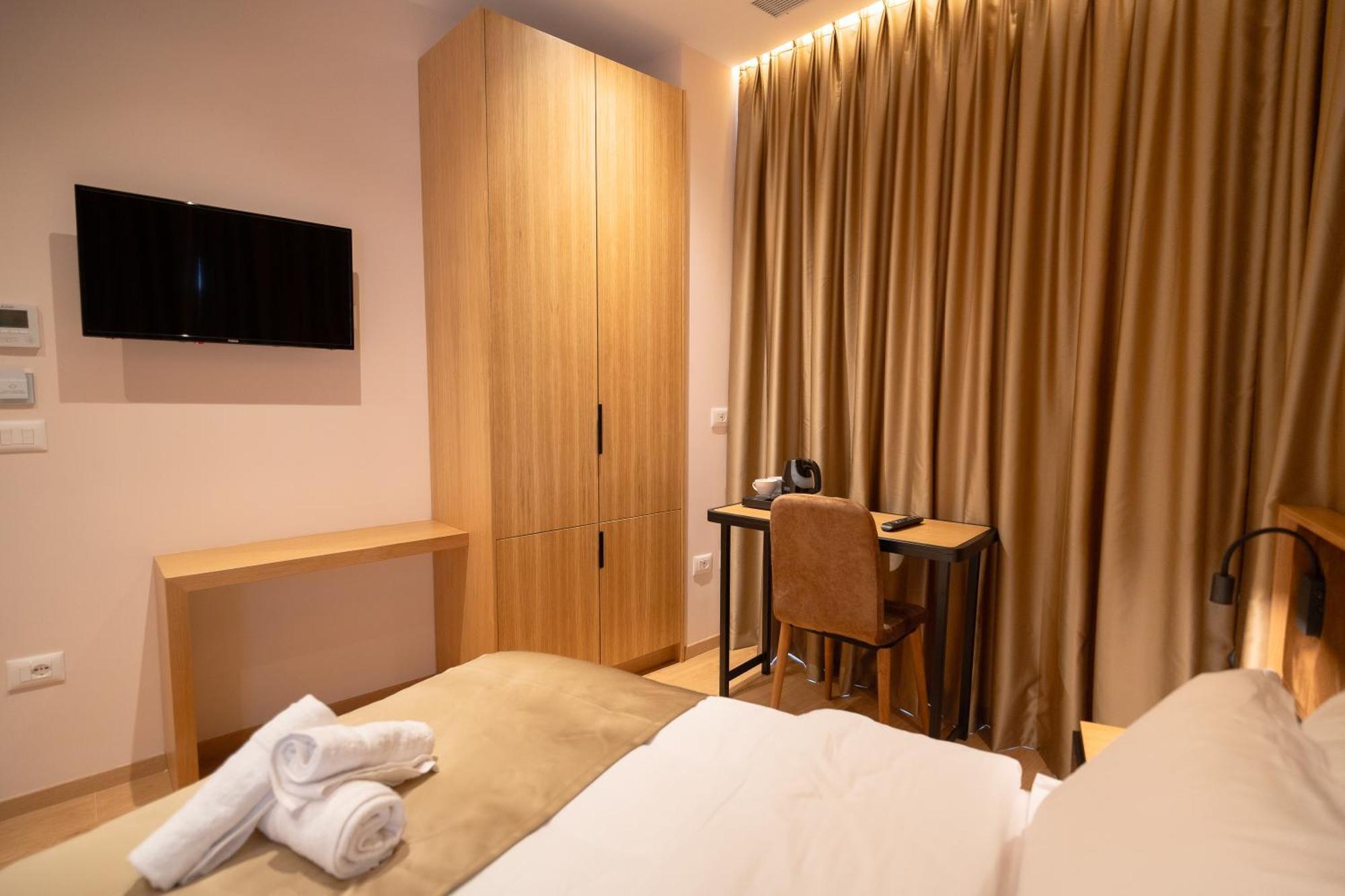 Hotel Boutique Jera Tirana Esterno foto