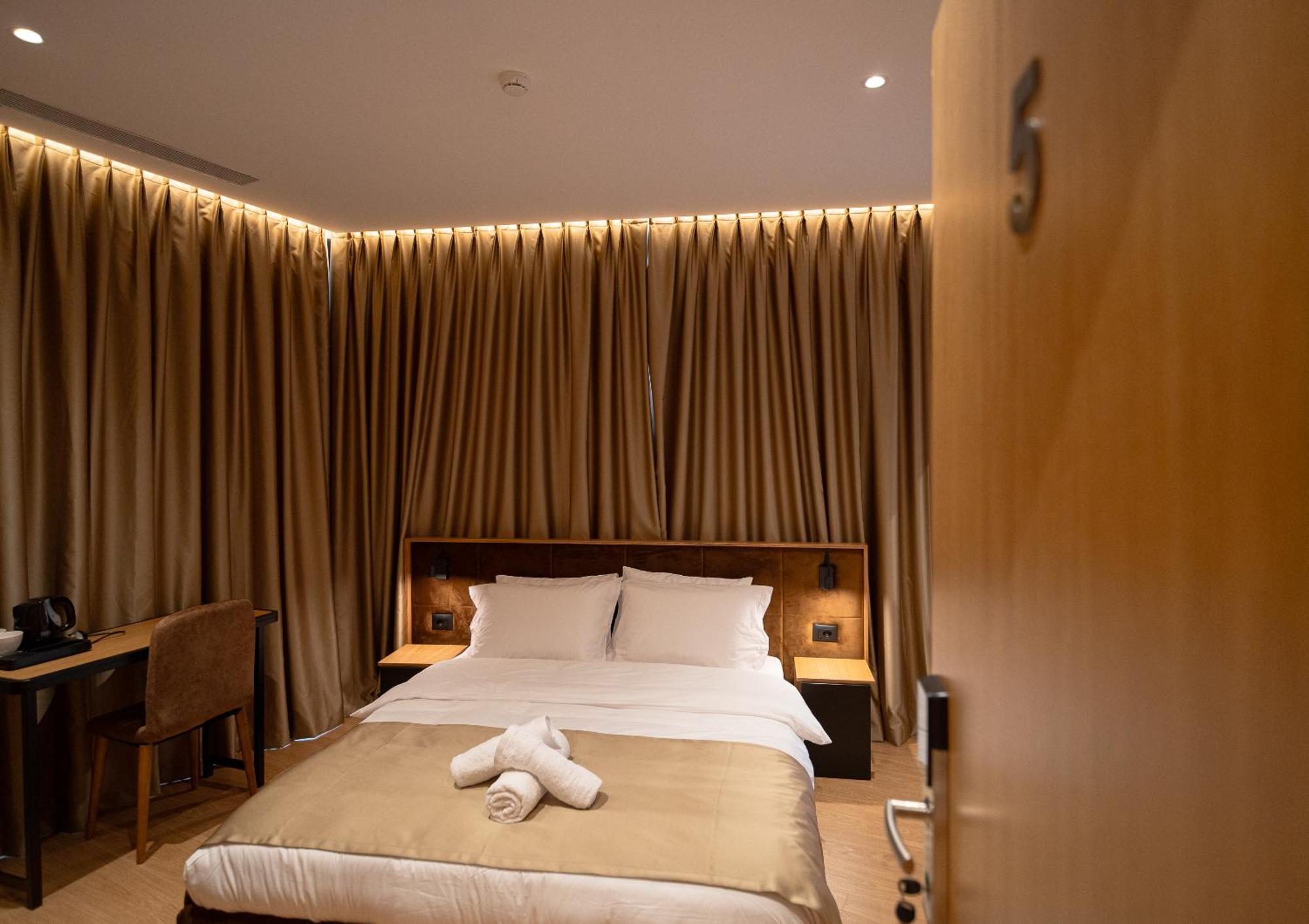 Hotel Boutique Jera Tirana Esterno foto