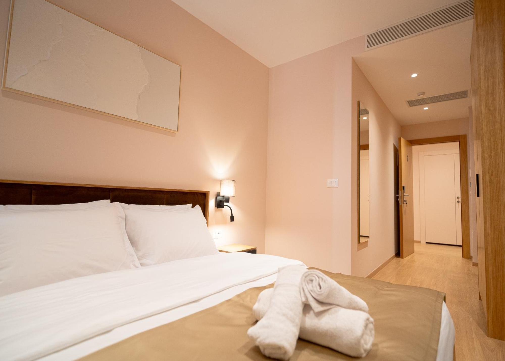 Hotel Boutique Jera Tirana Esterno foto