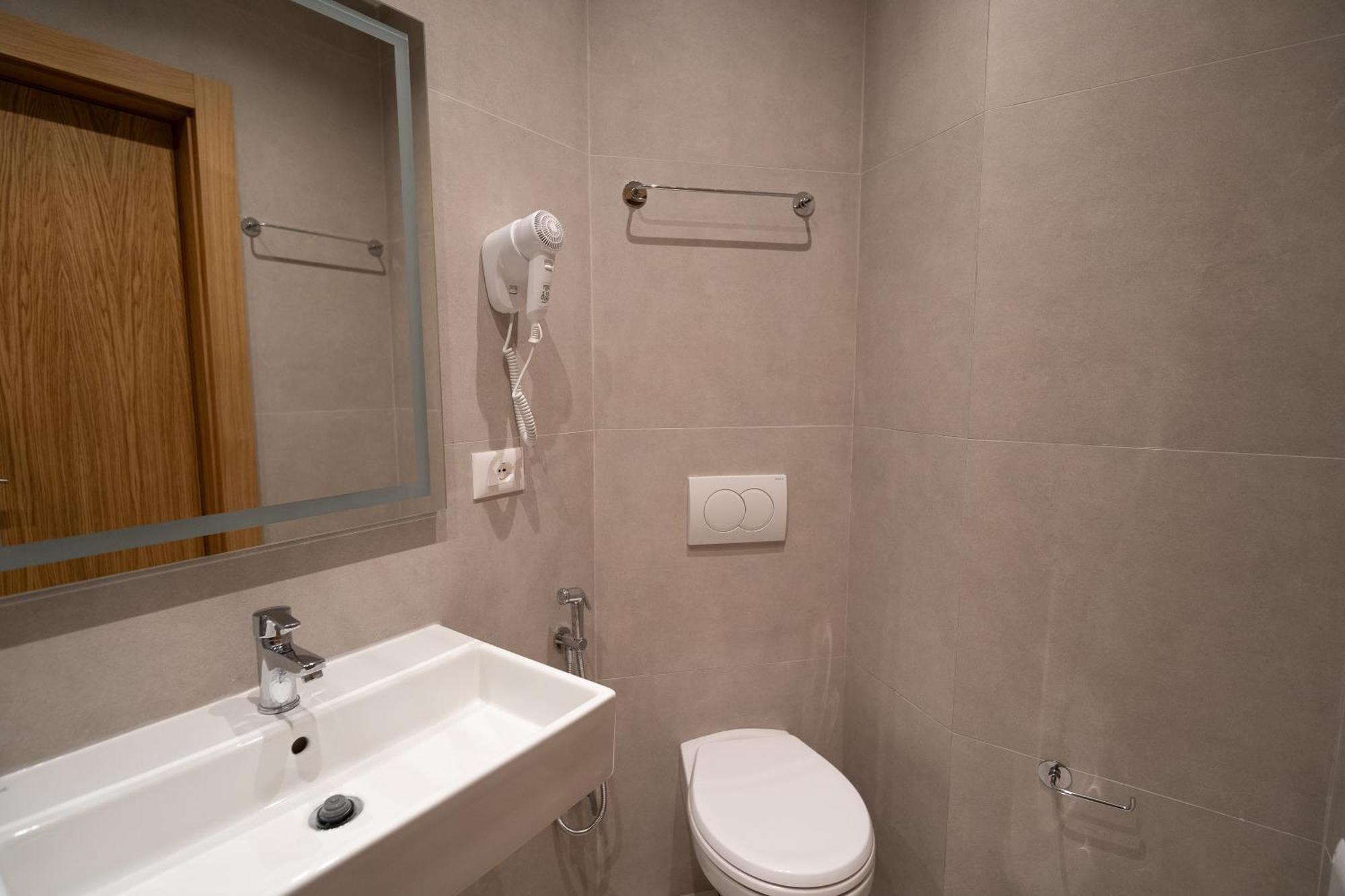 Hotel Boutique Jera Tirana Esterno foto
